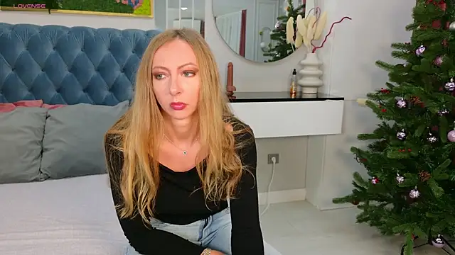 Snapshot of SiennaPierce chatting on December 2025 05:03:02 AM SiennaPierce online show from December 2025 05:03:02 AM