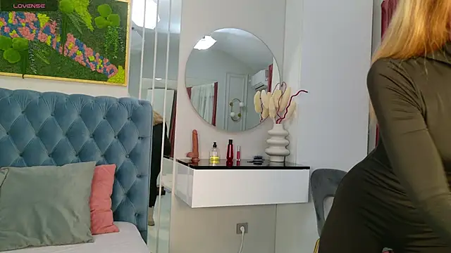 Snapshot of SiennaPierce chatting on January 2026 05:13:02 AM SiennaPierce online show from January 2026 05:13:02 AM