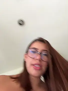 sara calderon online show from April 2026 01:38:02 PM