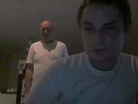 Snapshot of kenniiiyyy chatting on October 2025 09:43:02 PM kenniiiyyy online show from October 2025 09:43:02 PM