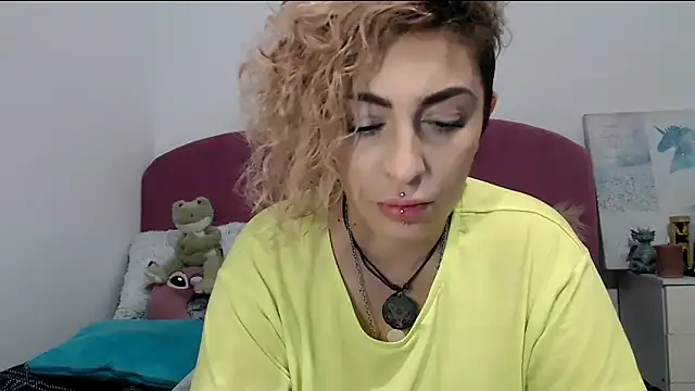 Snapshot of AAARUNY chatting on September 2025 12:41:02 PM AAARUNY online show from September 2025 12:41:02 PM