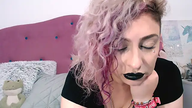 Snapshot of AAARUNY chatting on October 2025 11:28:02 PM AAARUNY online show from October 2025 11:28:02 PM