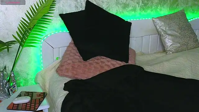 Aelorya online show from December 2025 06:37:02 PM