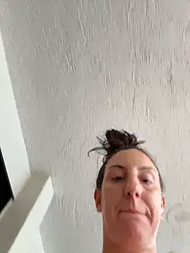 sweetsirenn online show from February 2026 06:15:01 PM