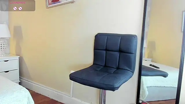 isabella milf  online show from September 2025 07:06:02 PM