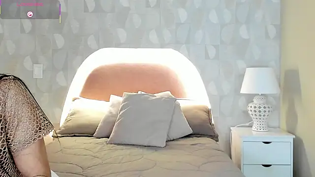 isabella milf  online show from October 2025 07:03:02 PM