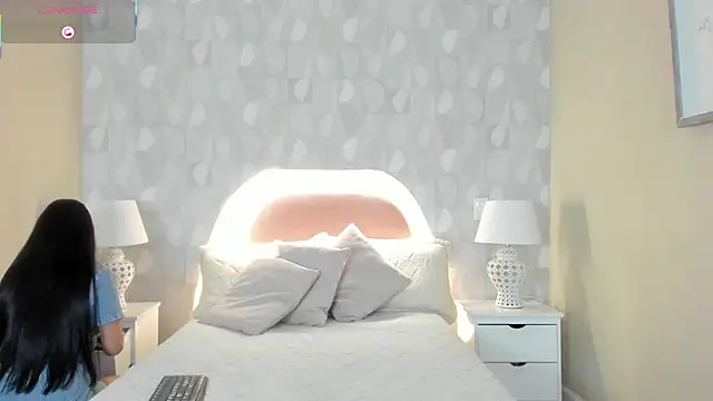 isabella milf  online show from November 2025 07:05:02 PM