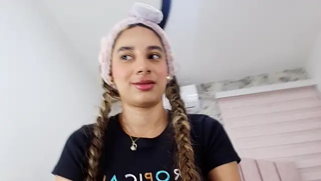 Snapshot of celeste_moonx chatting on November 2025 12:08:02 PM celeste moonx online show from November 2025 12:08:02 PM