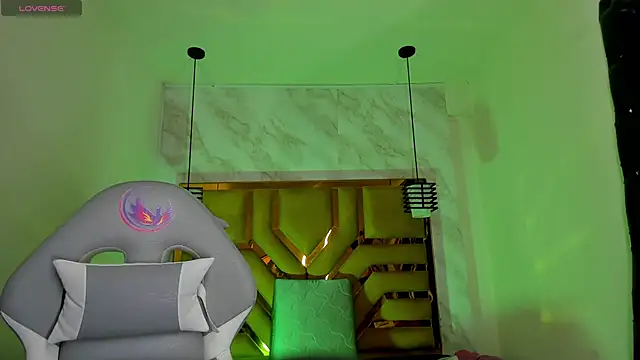 Luciifeer  online show from October 2025 06:57:02 PM