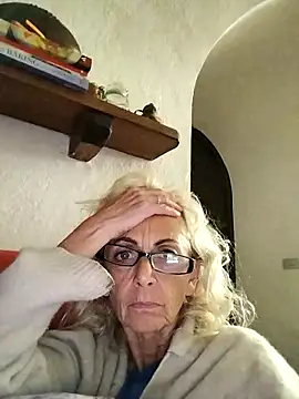 clarabell4 online show from October 2025 08:30:02 PM