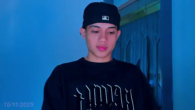 Sebax Young online show from November 2025 08:25:02 PM