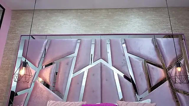 ThaliaCross online show from April 2026 07:58:02 PM