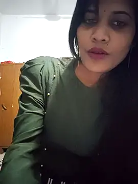 cute radhikaa online show from November 2025 06:31:01 PM