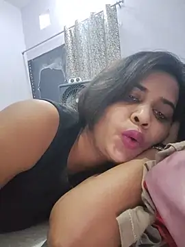 Snapshot of cute_radhikaa chatting on May 2026 07:02:02 AM cute radhikaa online show from May 2026 07:02:02 AM