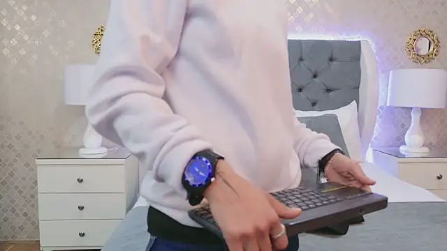 ZoeKrug online show from January 2026 01:15:02 PM