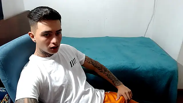 Snapshot of santii_ss chatting on September 2025 11:31:02 PM santii ss online show from September 2025 11:31:02 PM