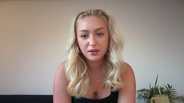 Snapshot of Kitty_Swetty chatting on May 2026 07:10:02 PM Kitty Swetty online show from May 2026 07:10:02 PM