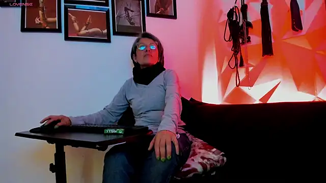 Snapshot of MistressNyx_cg chatting on October 2025 02:25:02 PM MistressNyx cg online show from October 2025 02:25:02 PM