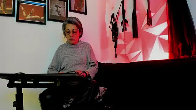 Snapshot of MistressNyx_cg chatting on October 2025 02:18:02 PM MistressNyx cg online show from October 2025 02:18:02 PM