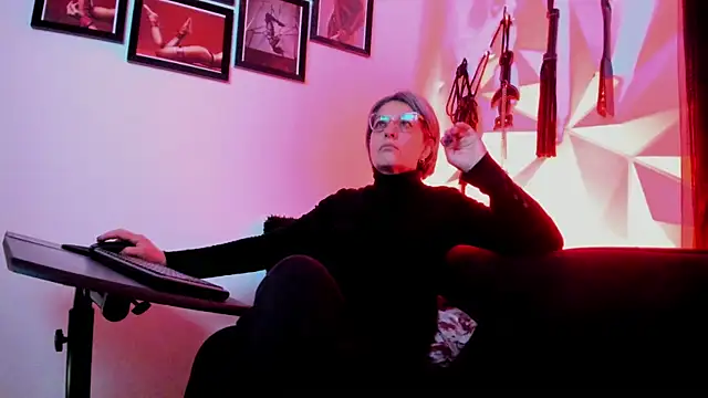 Snapshot of MistressNyx_cg chatting on October 2025 02:28:01 PM MistressNyx cg online show from October 2025 02:28:01 PM