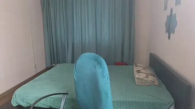 Laura Gol online show from October 2025 01:22:01 PM