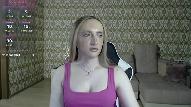 Snapshot of Vi_Luxy chatting on May 2026 02:06:02 AM Vi Luxy online show from May 2026 02:06:02 AM