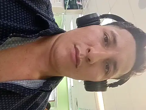 Zetaloco26 online show from October 2025 09:26:02 PM