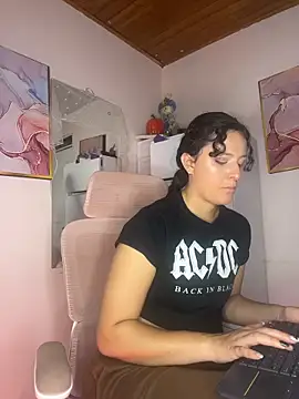 Dannaa Lovs online show from October 2025 05:14:02 PM