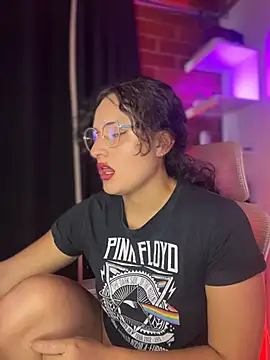 Dannaa Lovs online show from October 2025 05:47:01 PM