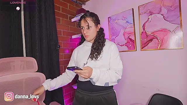 Dannaa Lovs online show from October 2025 05:13:02 PM