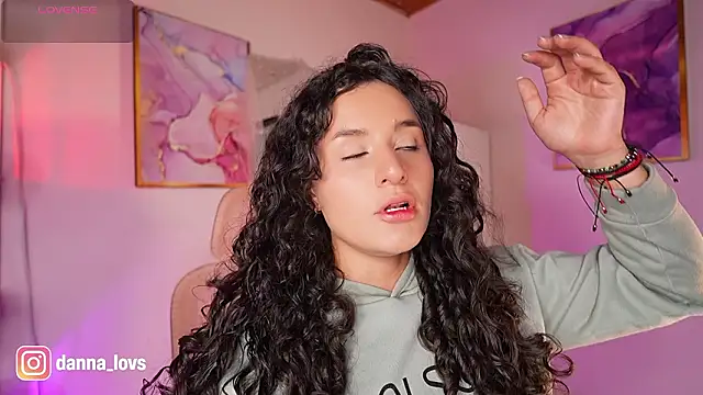 Dannaa Lovs online show from February 2026 02:02:02 PM