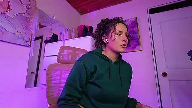 Dannaa Lovs online show from March 2026 02:12:02 PM