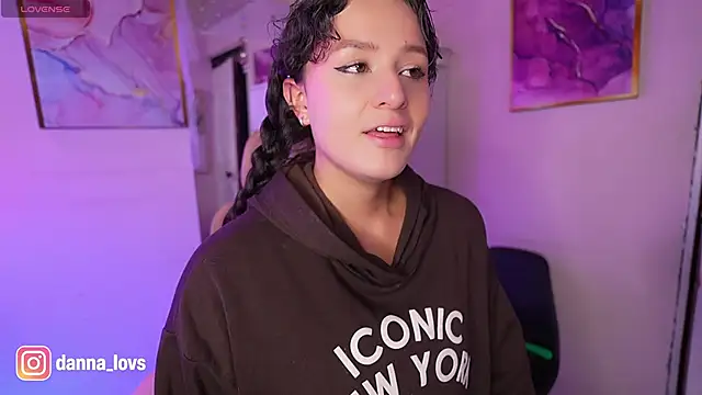 Dannaa Lovs online show from April 2026 10:48:01 AM