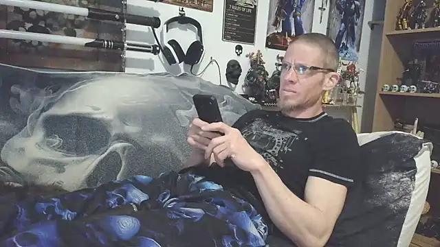 TomXXII online show from April 2026 09:16:01 PM