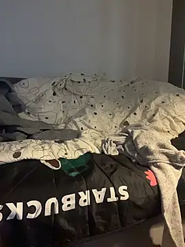 Snapshot of pophiboy chatting on February 2026 01:21:02 AM pophiboy online show from February 2026 01:21:02 AM