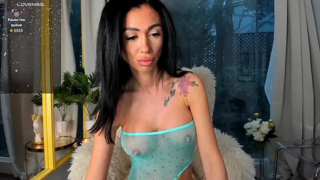 Snapshot of ParissHiltonX chatting on February 2026 05:24:01 AM ParissHiltonX online show from February 2026 05:24:01 AM