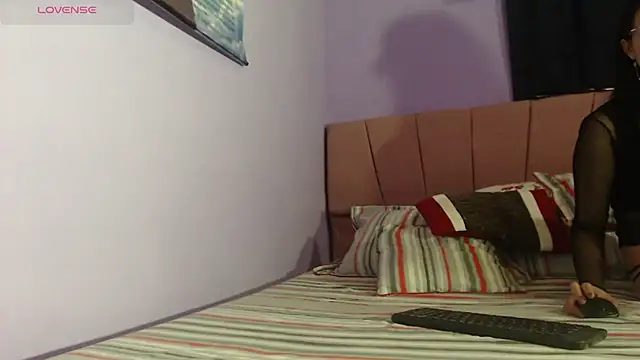  Bombom   online show from February 2026 12:40:01 AM