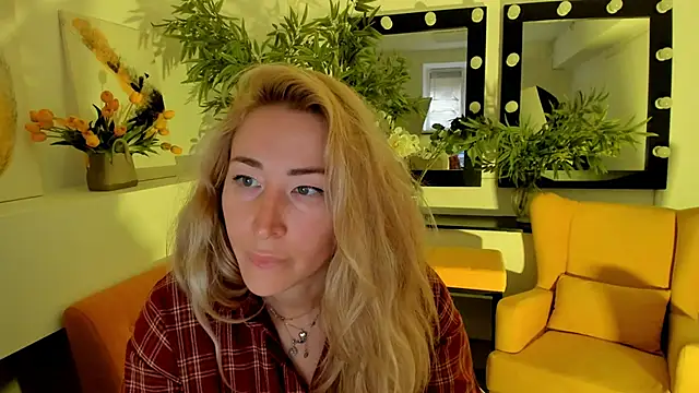 AstraMonroe online show from October 2025 04:18:02 AM