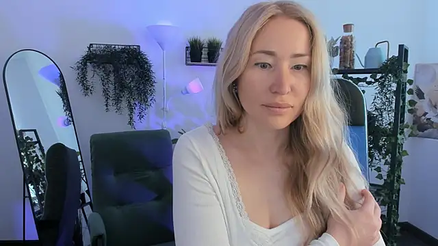 AstraMonroe online show from May 2026 05:46:02 AM