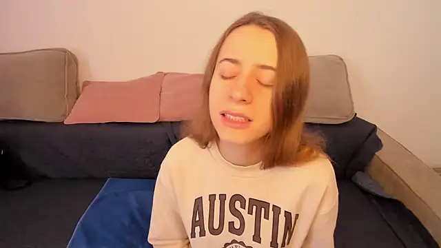 Snapshot of alisaakiss chatting on February 2026 06:29:02 AM alisaakiss online show from February 2026 06:29:02 AM