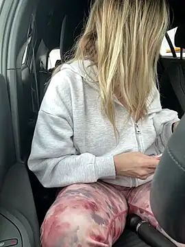 SuzieSub online show from April 2026 02:56:01 PM