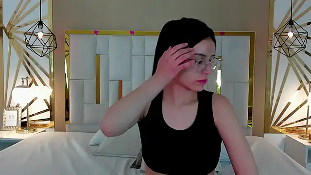 maddy jaclsonw online show from October 2025 11:49:01 PM