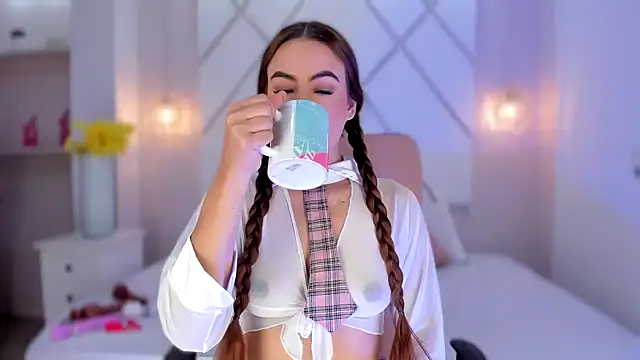 isabellashine online show from December 2025 04:05:01 PM