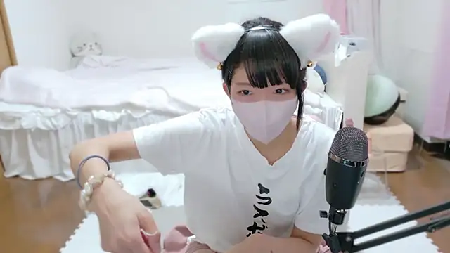 Snapshot of clara_6x9 chatting on October 2025 02:49:01 PM clara 6x9 online show from October 2025 02:49:01 PM