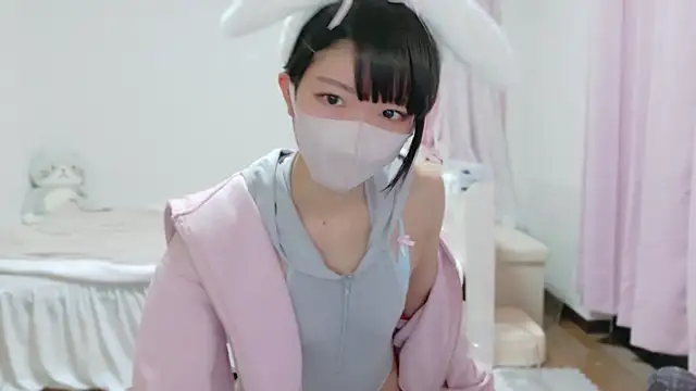 Snapshot of clara_6x9 chatting on October 2025 03:03:02 PM clara 6x9 online show from October 2025 03:03:02 PM