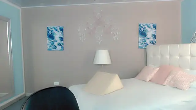 maddissonivanova online show from February 2026 06:56:02 PM