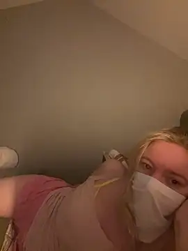 Snapshot of hazel_wood21 chatting on October 2025 07:18:02 AM hazel wood21 online show from October 2025 07:18:02 AM