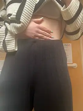 Snapshot of hazel_wood21 chatting on March 2026 01:49:01 PM hazel wood21 online show from March 2026 01:49:01 PM