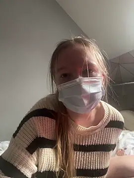 Snapshot of hazel_wood21 chatting on March 2026 04:29:02 PM hazel wood21 online show from March 2026 04:29:02 PM