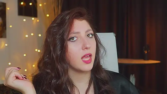 Snapshot of Mary_Miiller chatting on October 2025 06:25:01 AM Mary Miiller online show from October 2025 06:25:01 AM